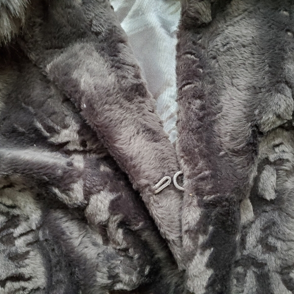 Dennis Basso Faux Fur jacket warm gray belted - Picture 5 of 5